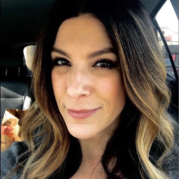 Meet your Posher, Nicole - Picture 1 of 1